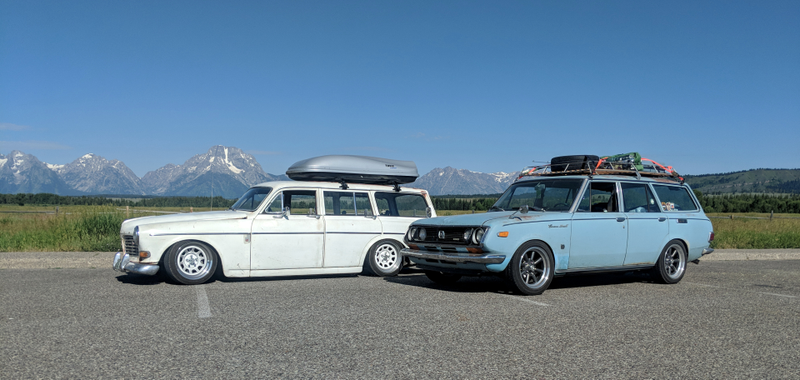 The finished Volvo en route across America, next to the Toyota Corona Mark II that also came on the trip.